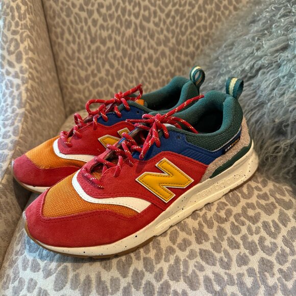 Fun colored New Balance running shoe - Picture 2 of 4